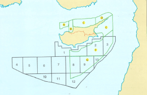 מפה 2: החפיפה בין הבלוקים המורשים של ה-KKTC לבלוקים המורשים של קפריסין. מקור:Prio Cyprus Centre ‏(2013)