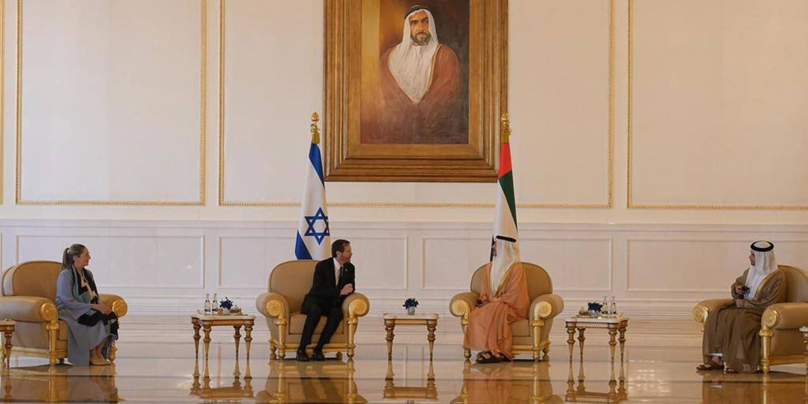 The President of the State of Israel, ISAAC HERZOG (C) and First Lady MICHAL HERZOG (L), land in Abu Dhabi, beginning a presidential visit in the United Arab Emirates.