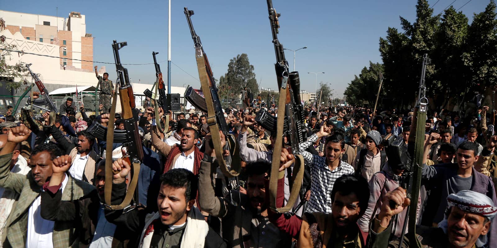 Houthi fighters